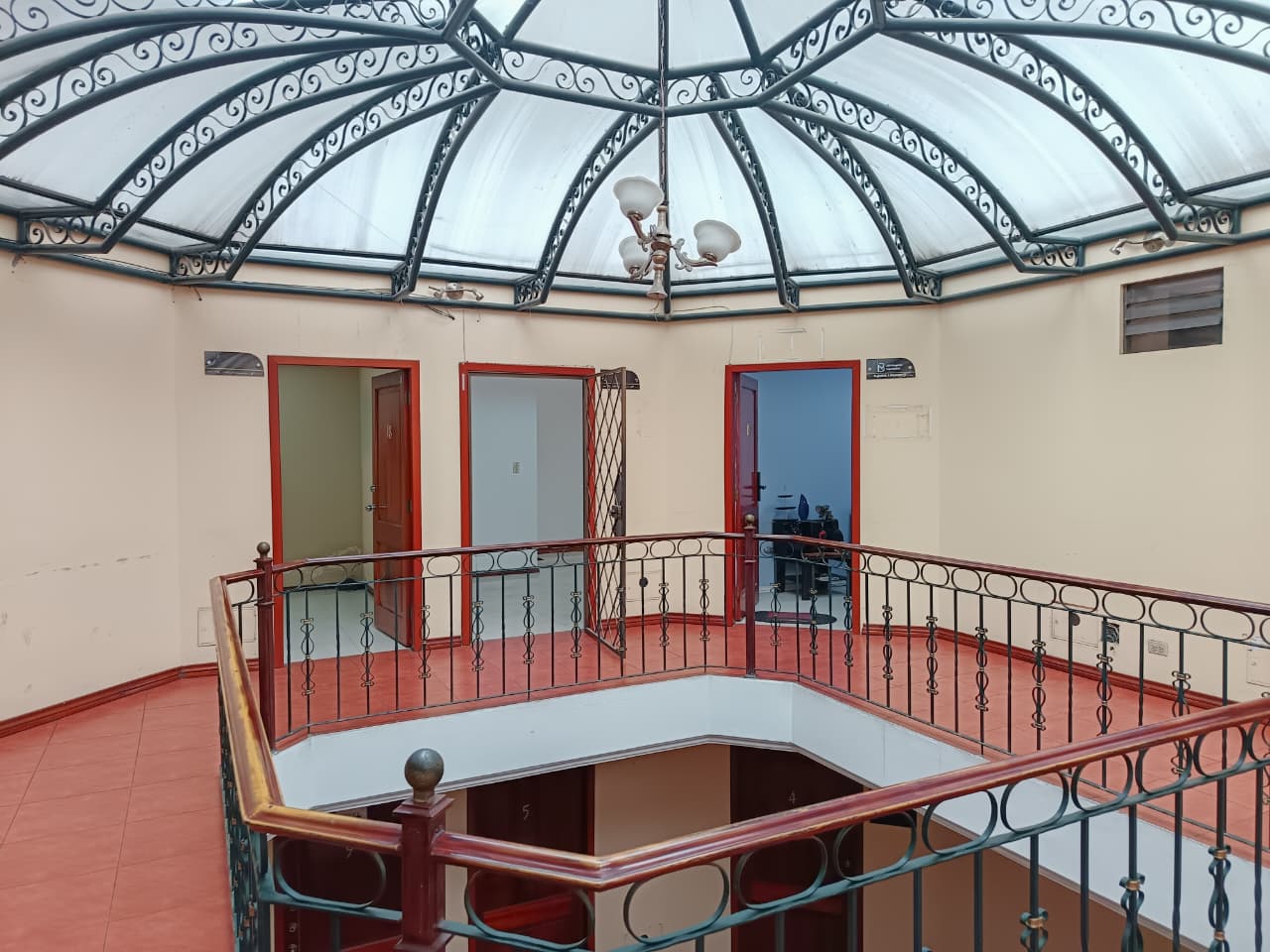 SU OFICINA EN PLENO CENTRO DE LA CIUDAD DE LOJA-  EDIFICIO EL ZAMORANO ️