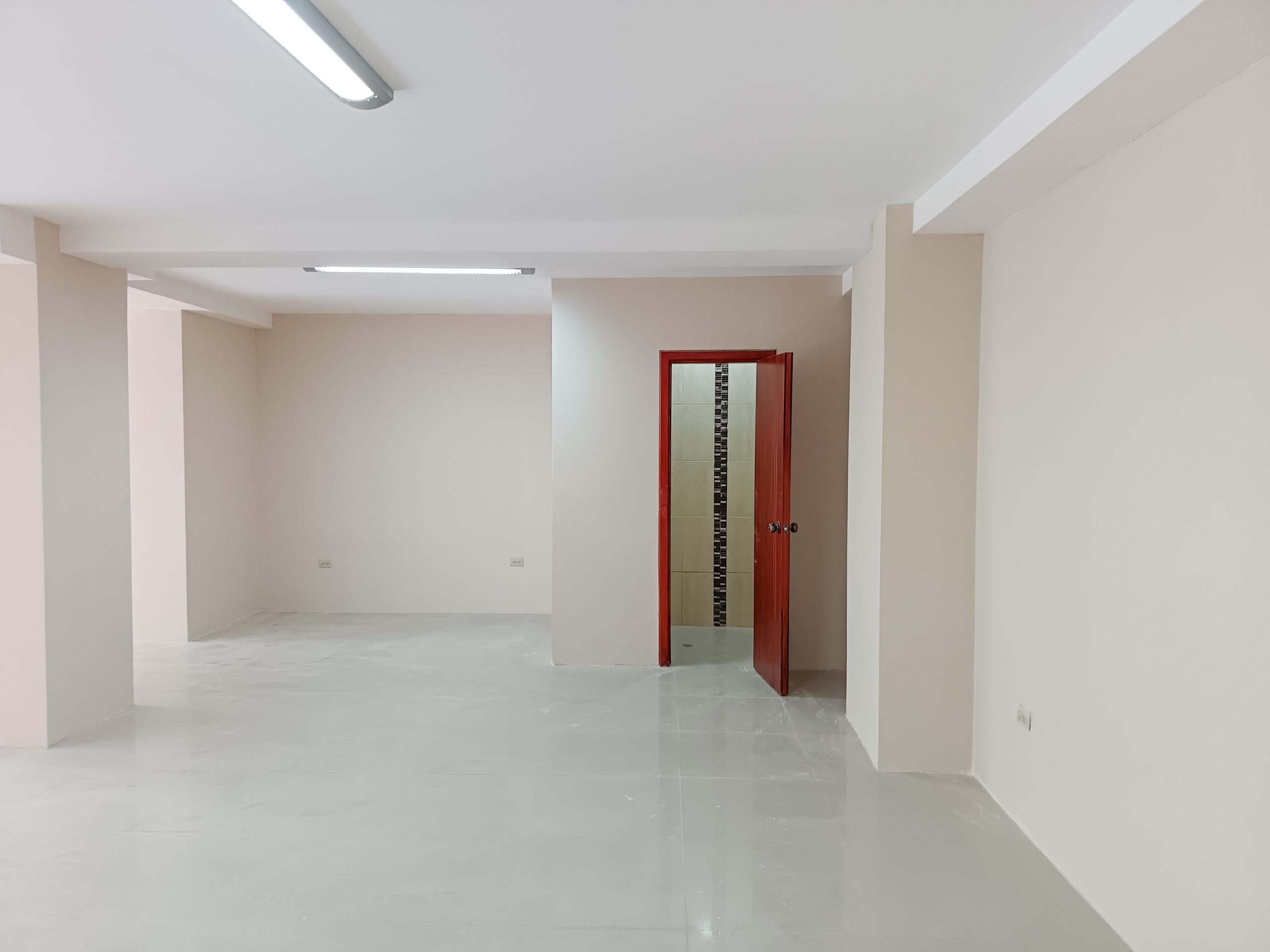 ESPACIO MODERNO Y PRIVADO PARA SU EMPRESA