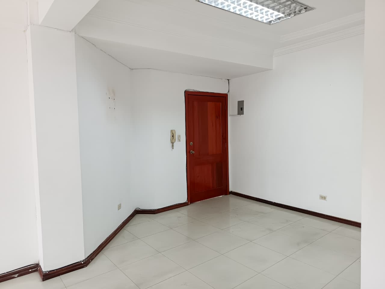 SU OFICINA EN PLENO CENTRO DE LA CIUDAD DE LOJA-  EDIFICIO EL ZAMORANO ️