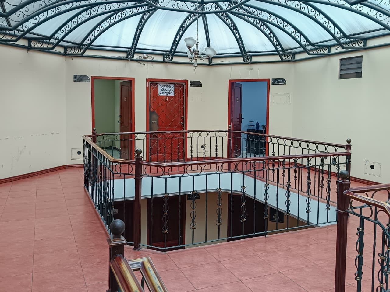 SU OFICINA EN PLENO CENTRO DE LA CIUDAD DE LOJA-  EDIFICIO EL ZAMORANO ️