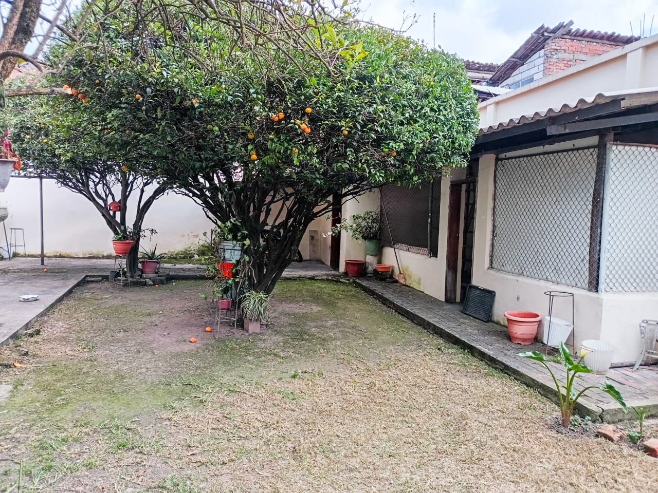 Vendo propiedad residencial y comercial en el centro de Loja