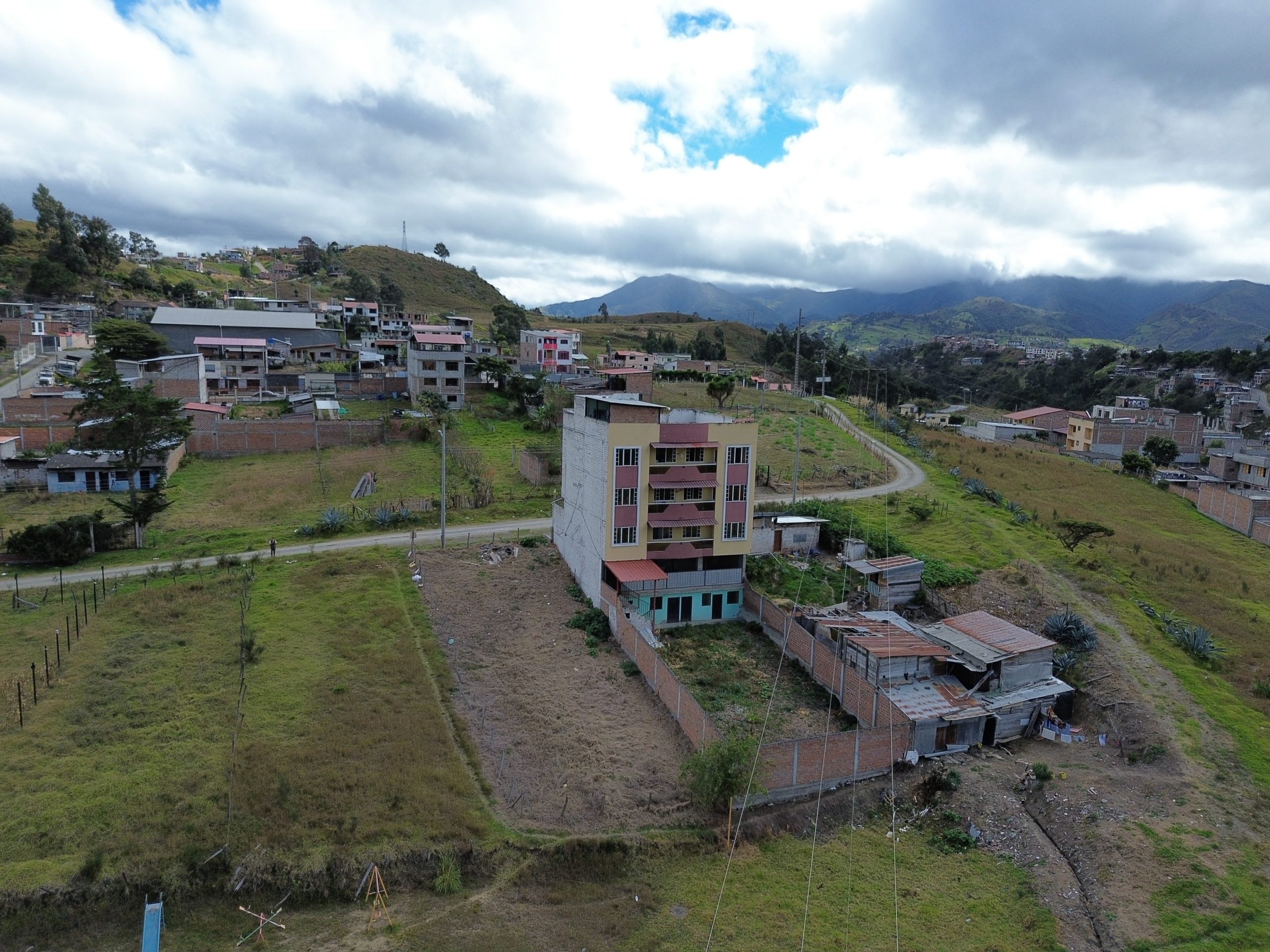 TERRENO DE OPORTUNIDAD EN LAS ACACIAS – LOJA ⛰️️