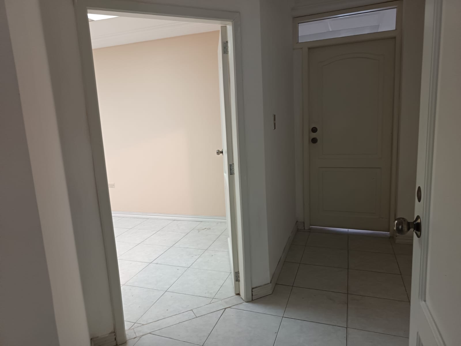VENDO CÓMODA Y CONFORTABLE OFICINA EN LOJA