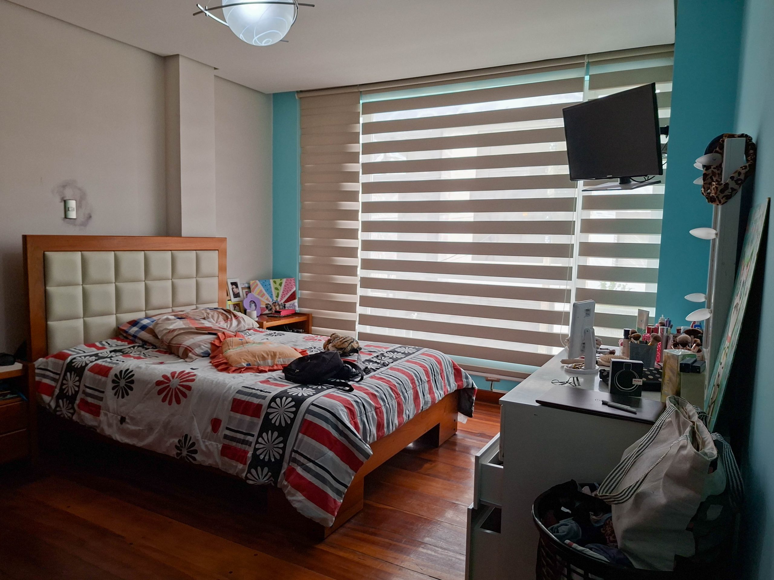 CONFORTABLE CASA RESIDENCIAL UNIFAMILIAR DE VENTA. 5 HABITACIONES Y 5 BAÑOS | EN LOJA, AMABLE MARÍA