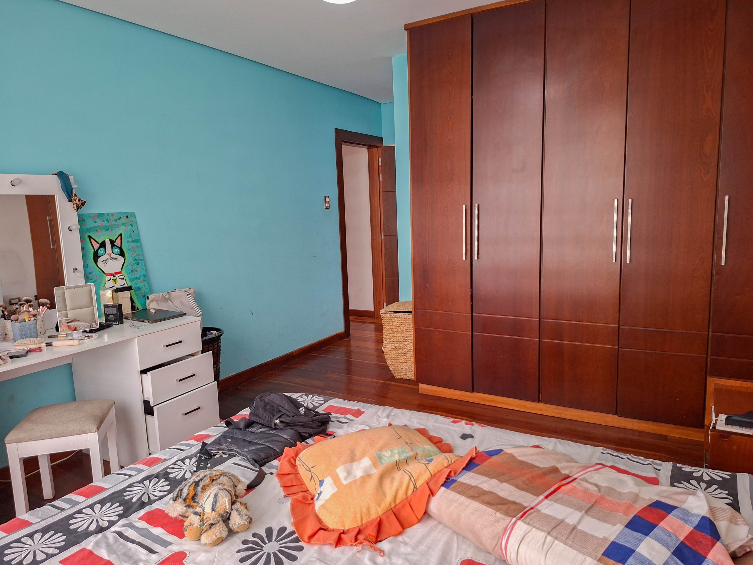 CONFORTABLE CASA RESIDENCIAL UNIFAMILIAR DE VENTA. 5 HABITACIONES Y 5 BAÑOS | EN LOJA, AMABLE MARÍA