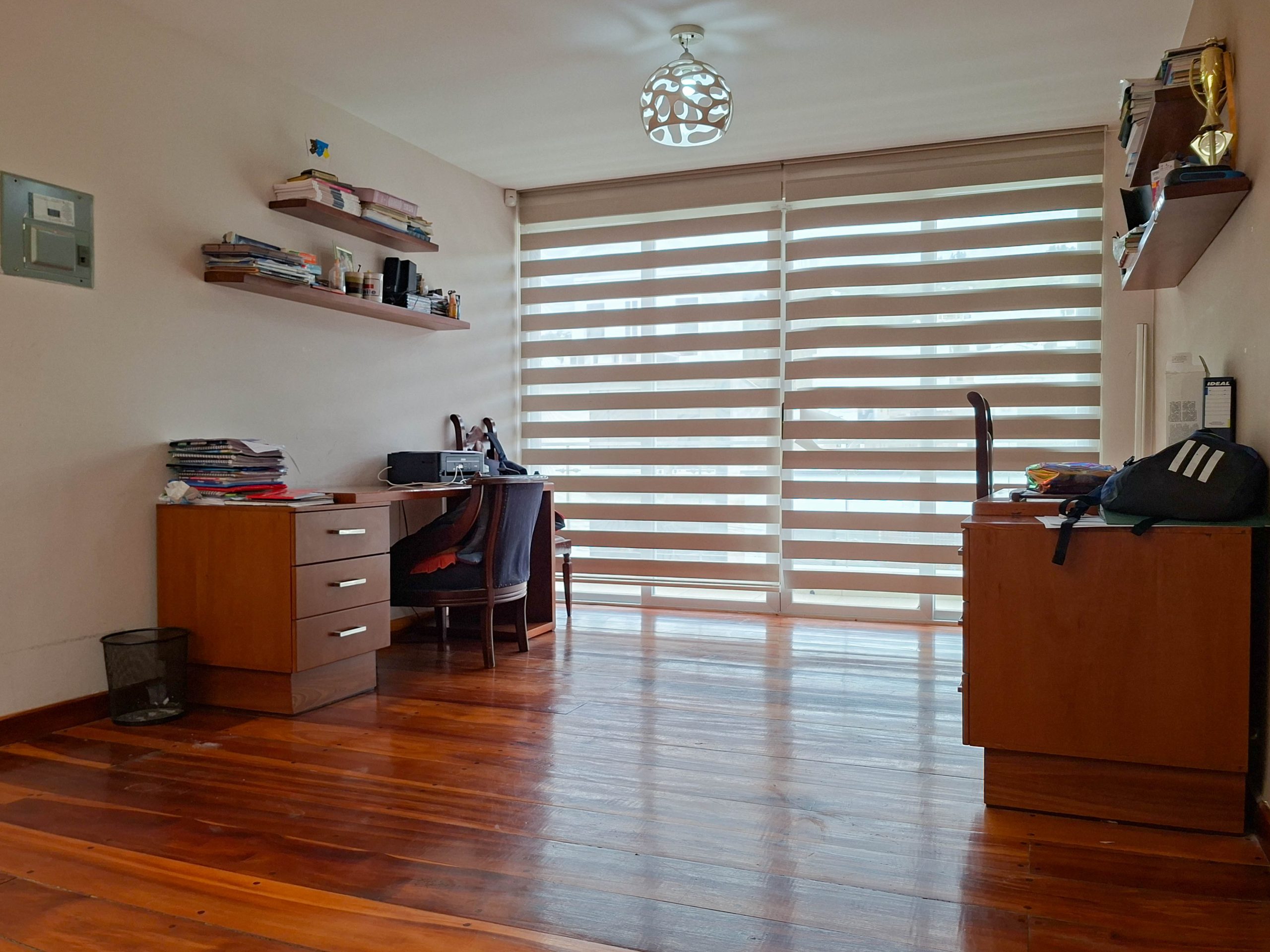 CONFORTABLE CASA RESIDENCIAL UNIFAMILIAR DE VENTA. 5 HABITACIONES Y 5 BAÑOS | EN LOJA, AMABLE MARÍA