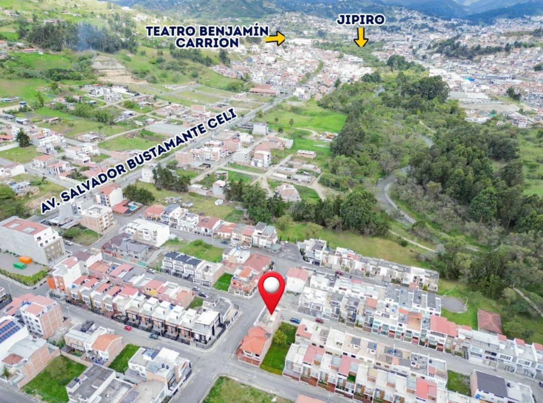 CONFORTABLE CASA RESIDENCIAL UNIFAMILIAR DE VENTA. 5 HABITACIONES Y 5 BAÑOS | EN LOJA, AMABLE MARÍA