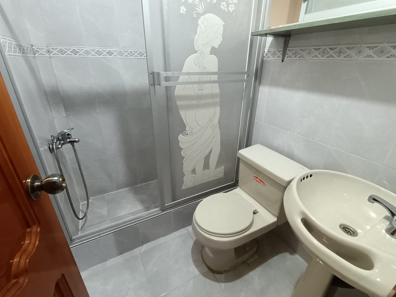 CASA RENTERA DE OPORTUNIDAD EN SAUCES NORTE – LOJA | 2 DEPARTAMENTOS + LOCAL