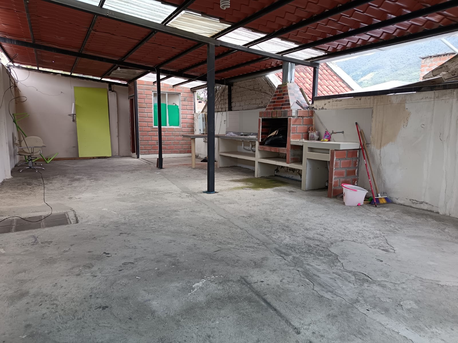 CASA RENTERA DE OPORTUNIDAD EN SAUCES NORTE – LOJA | 2 DEPARTAMENTOS + LOCAL