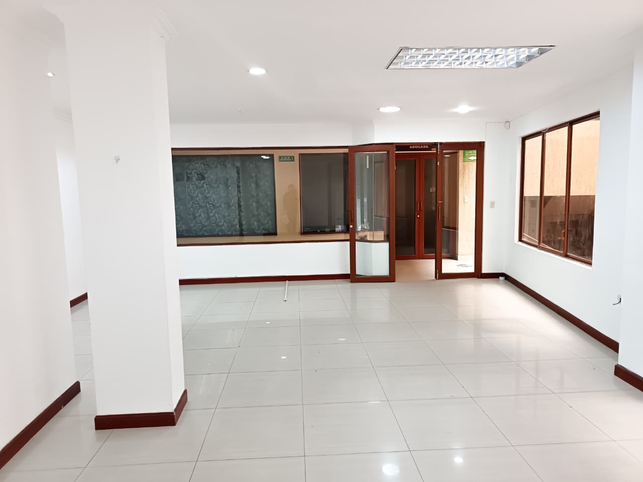 OFICINA DE ARRIENDO EN EL CENTRO DE LOJA
