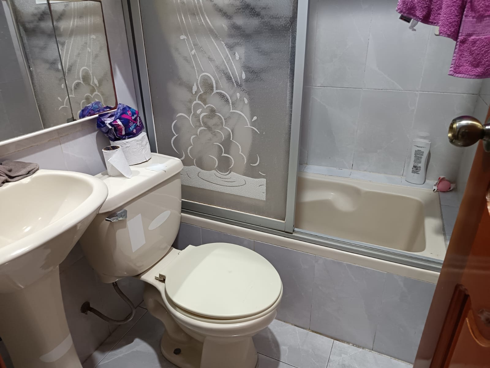CASA RENTERA DE OPORTUNIDAD EN SAUCES NORTE – LOJA | 2 DEPARTAMENTOS + LOCAL