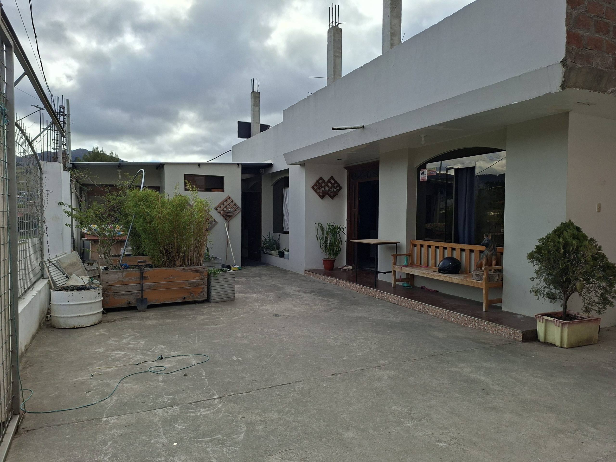 ️ PROPIEDAD CON DOS CONSTRUCCIONES DE VENTA EN LOJA-BORJA – CERCA AL TERMINAL