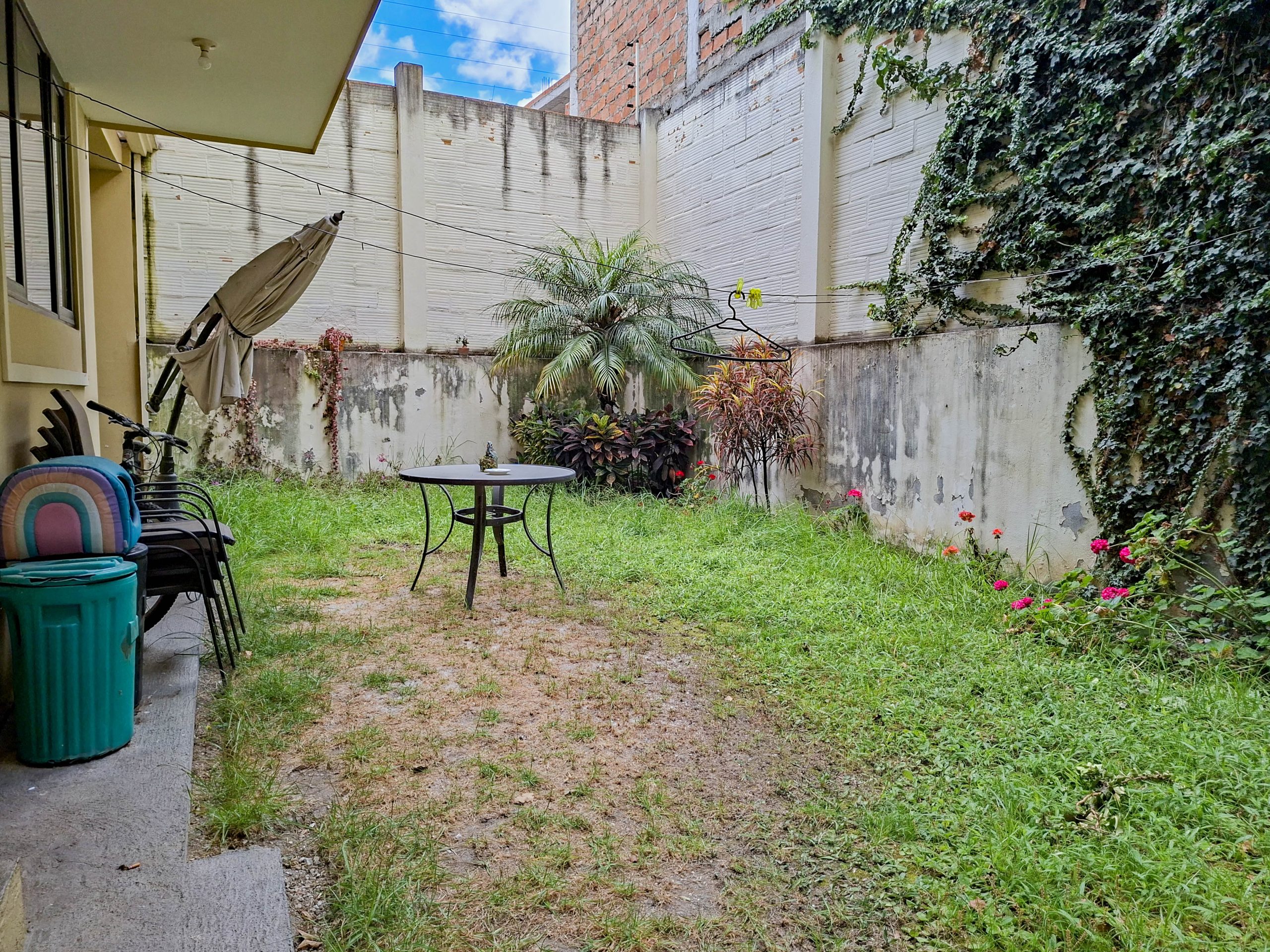 ️ CONFORTABLE CASA RESIDENCIAL DE VENTA –- AV. OCCIDENTAL DE LOJA