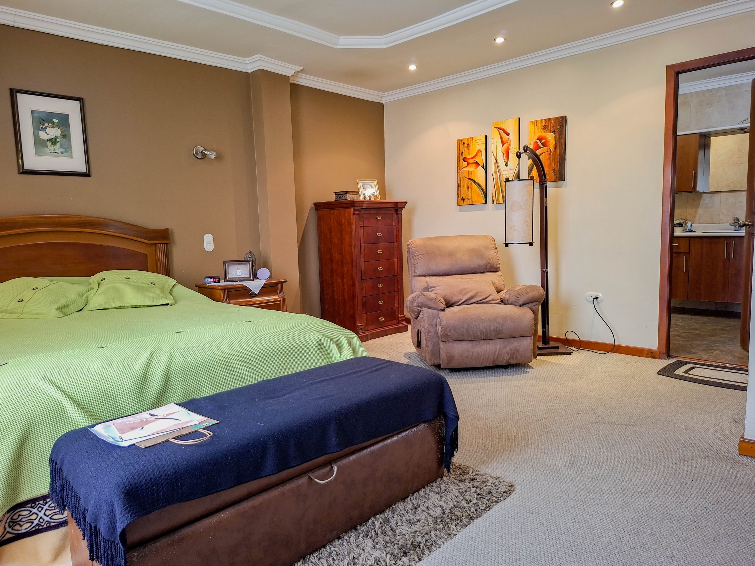 ️ CONFORTABLE CASA RESIDENCIAL DE VENTA –- AV. OCCIDENTAL DE LOJA