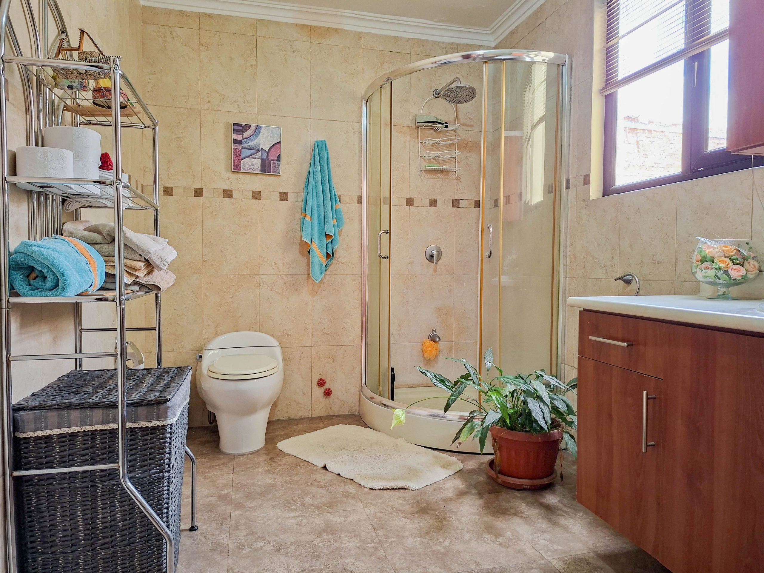 ️ CONFORTABLE CASA RESIDENCIAL DE VENTA –- AV. OCCIDENTAL DE LOJA