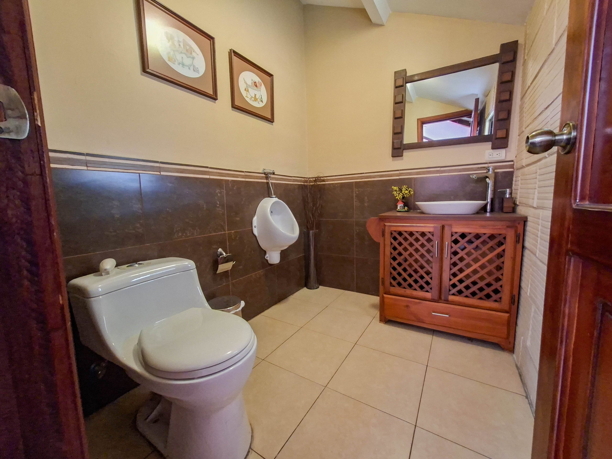 ️ CONFORTABLE CASA RESIDENCIAL DE VENTA –- AV. OCCIDENTAL DE LOJA