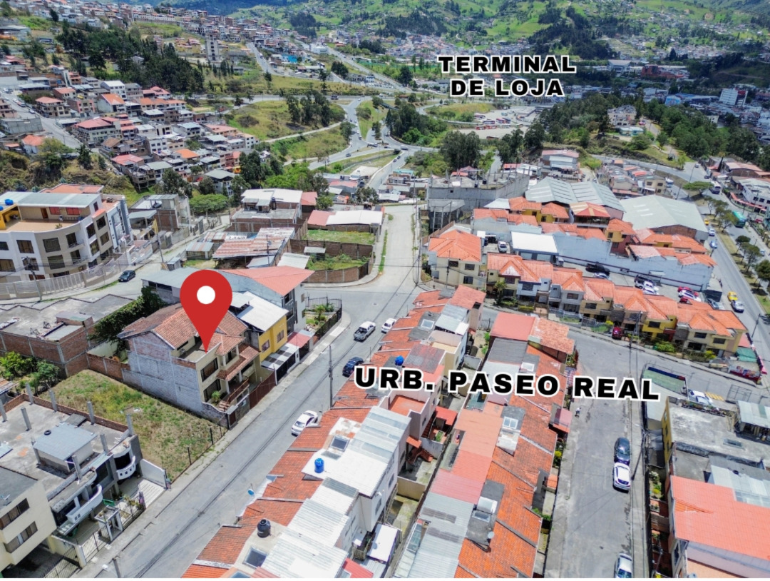 ️ CONFORTABLE CASA RESIDENCIAL DE VENTA –- AV. OCCIDENTAL DE LOJA