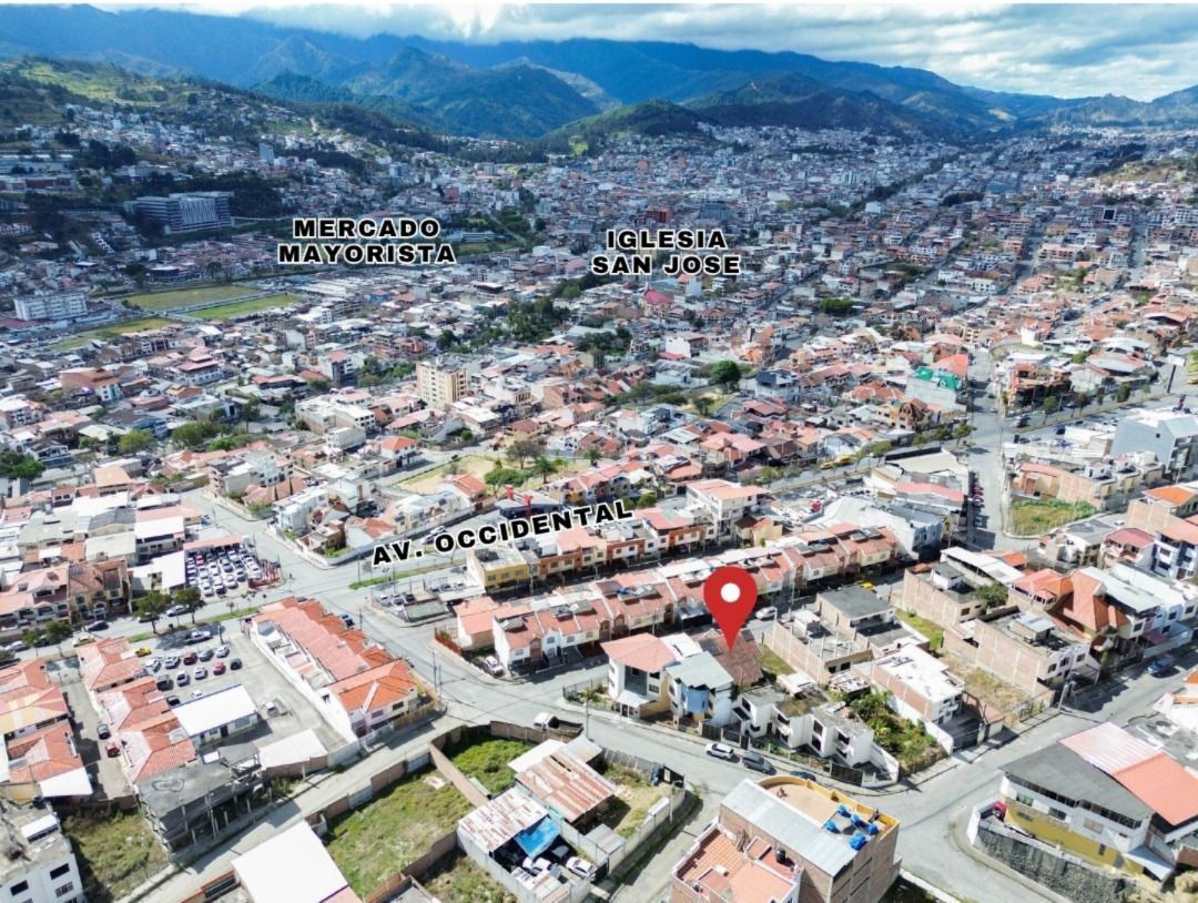 ️ CONFORTABLE CASA RESIDENCIAL DE VENTA –- AV. OCCIDENTAL DE LOJA
