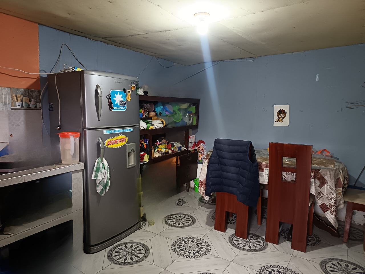 LOTE ESQUINERO CON CONSTRUCCIÓN ANTIGUA DE VENTA | CERCA AL CENTRO – LOJA
