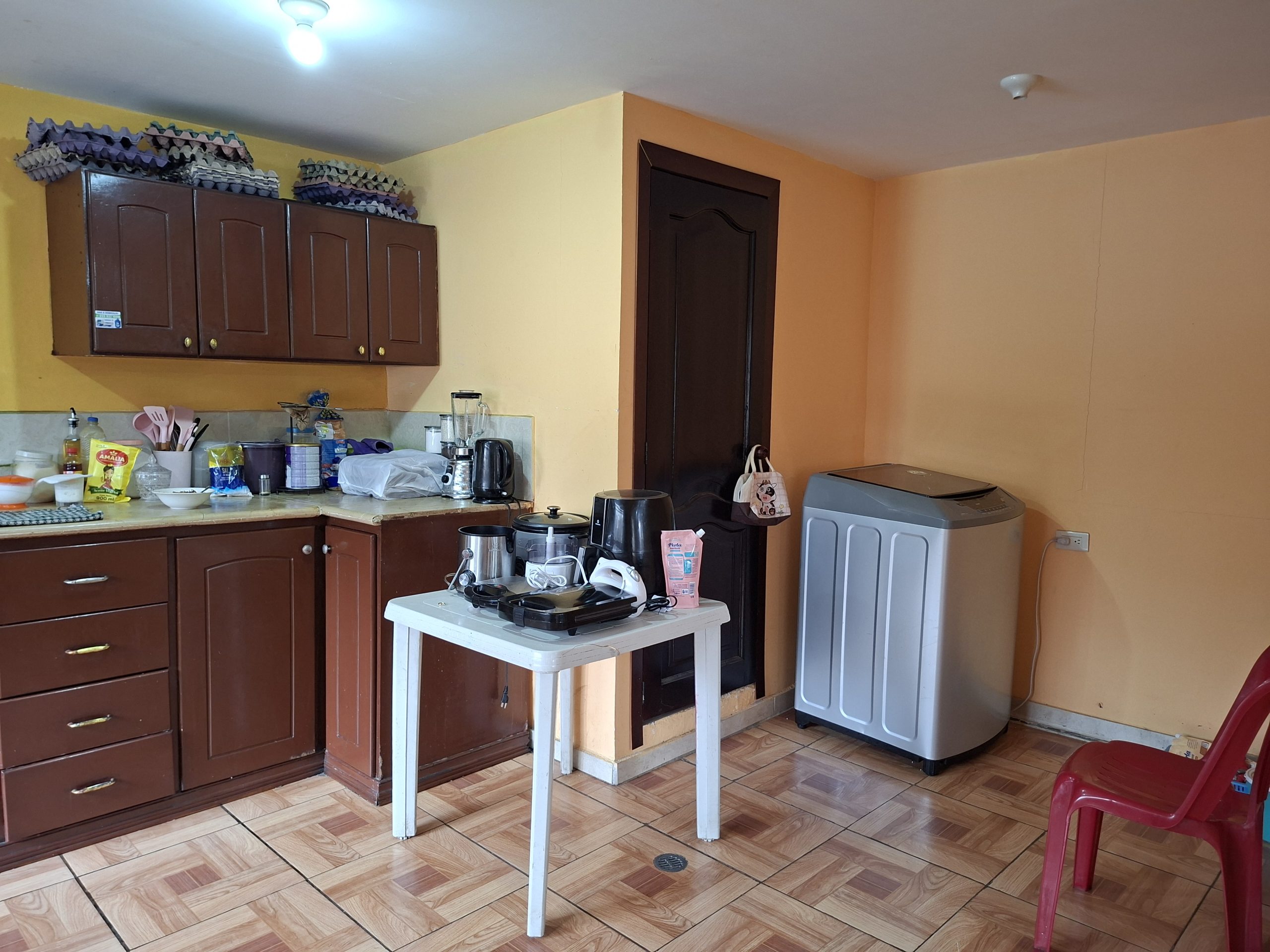 CASA ESQUINERA CON LOCAL COMERCIAL DE VENTA FRENTE A LA AV. DE LOS PALTAS-LOJA
