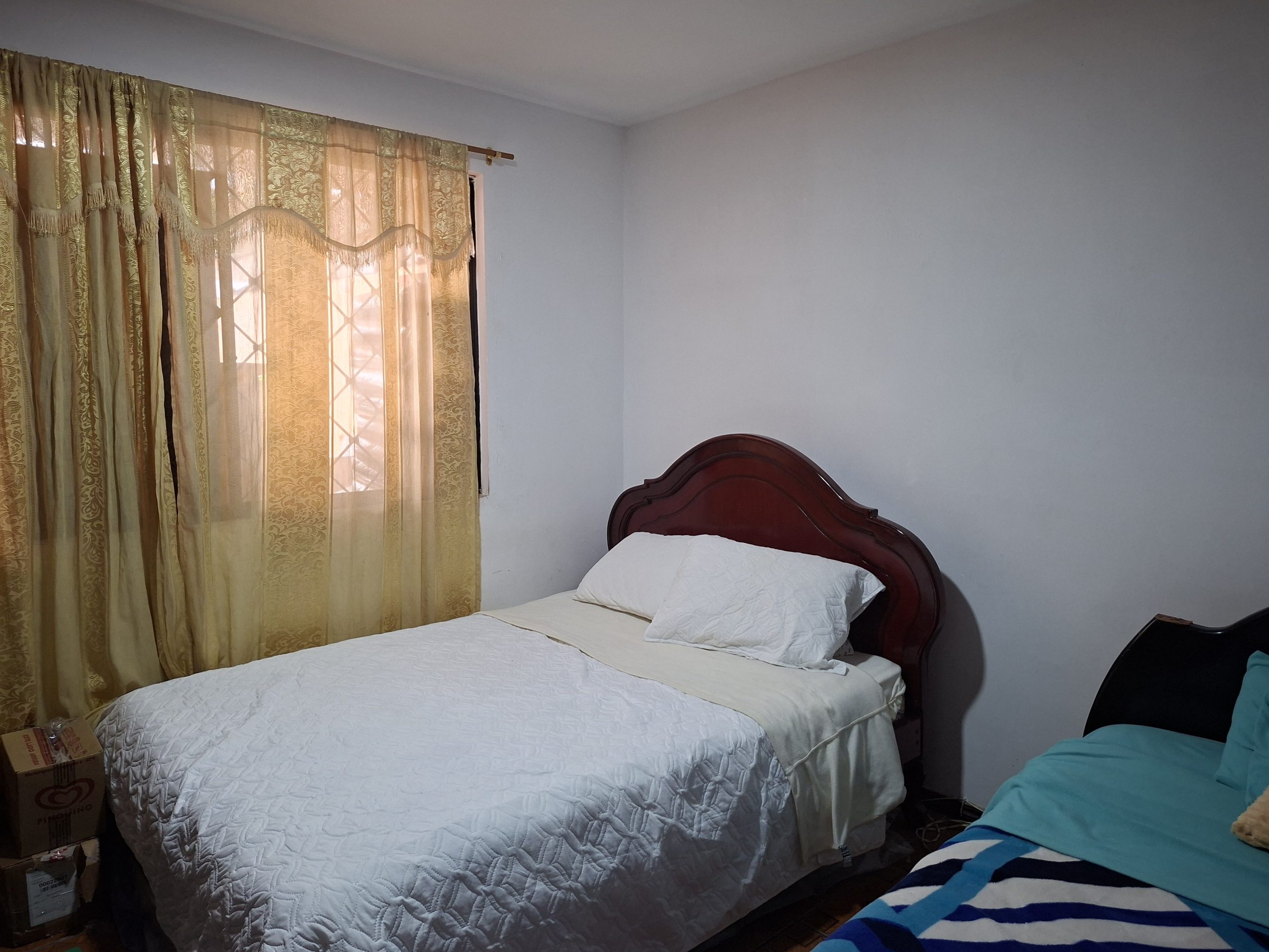 CASA ESQUINERA CON LOCAL COMERCIAL DE VENTA FRENTE A LA AV. DE LOS PALTAS-LOJA