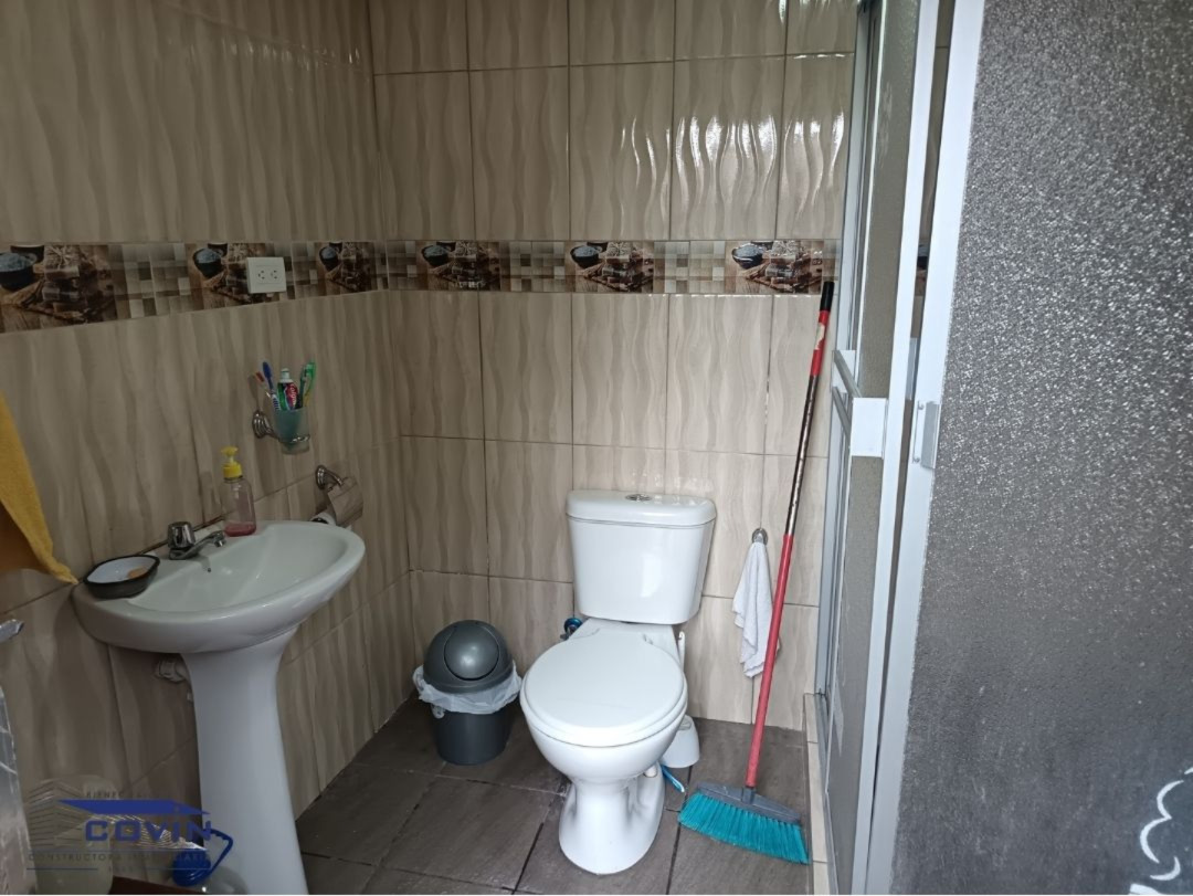 LOTE ESQUINERO CON CONSTRUCCIÓN ANTIGUA DE VENTA | CERCA AL CENTRO – LOJA