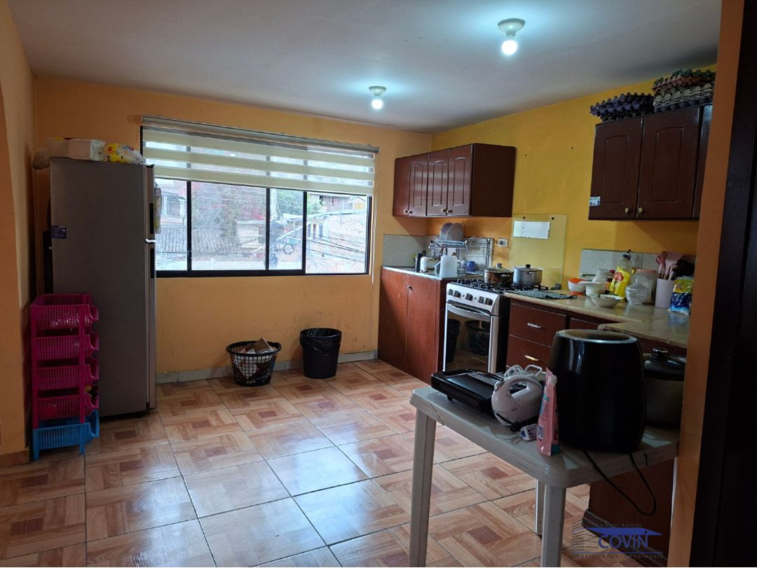 CASA ESQUINERA CON LOCAL COMERCIAL DE VENTA FRENTE A LA AV. DE LOS PALTAS-LOJA