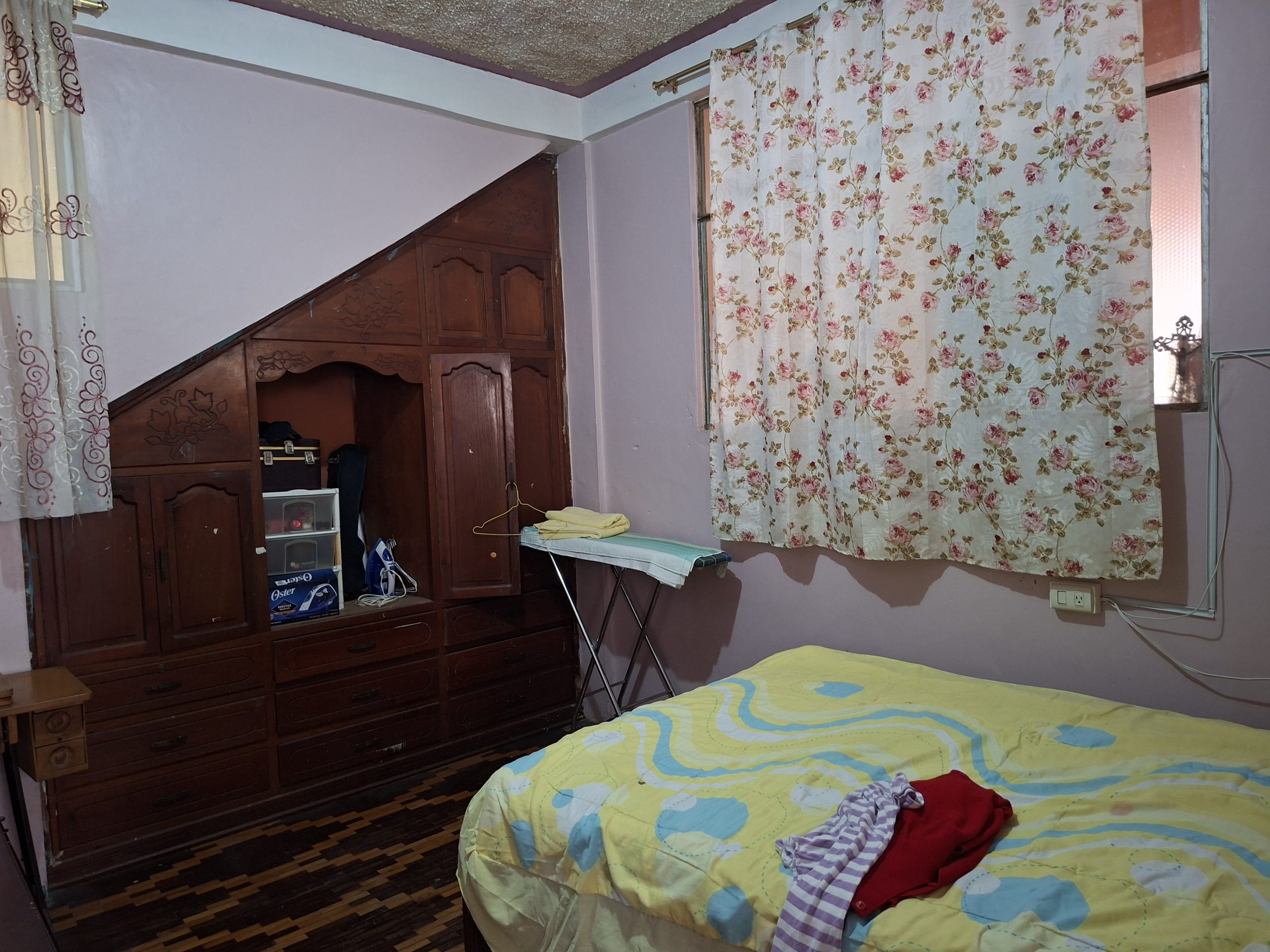 CASA RENTERA DE VENTA A UNA CUADRA DEL SUPERMAXI