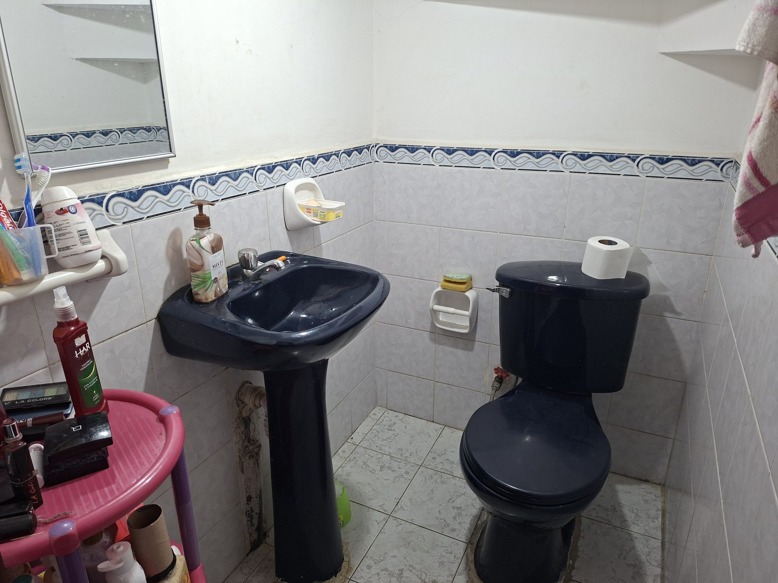 CASA ESQUINERA CON LOCAL COMERCIAL DE VENTA FRENTE A LA AV. DE LOS PALTAS-LOJA
