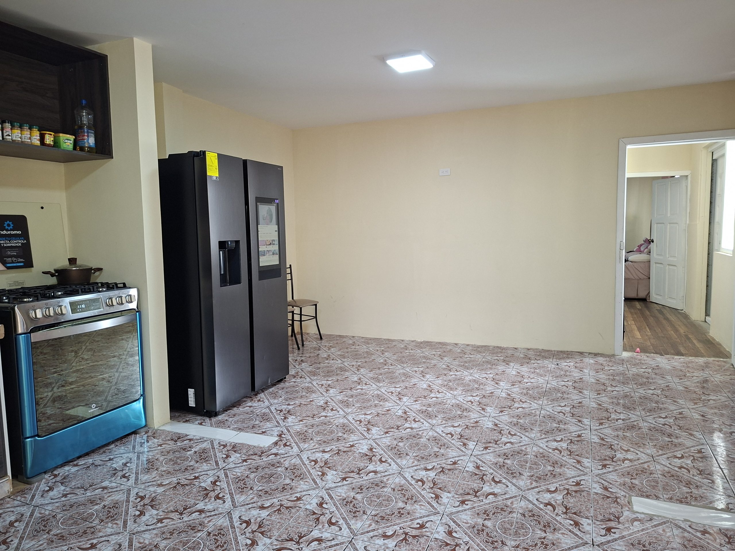 CASA RENTERA DE VENTA A UNA CUADRA DEL SUPERMAXI