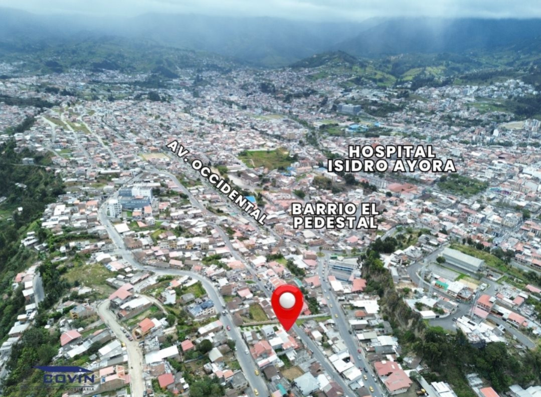 LOTE ESQUINERO CON CONSTRUCCIÓN ANTIGUA DE VENTA | CERCA AL CENTRO – LOJA