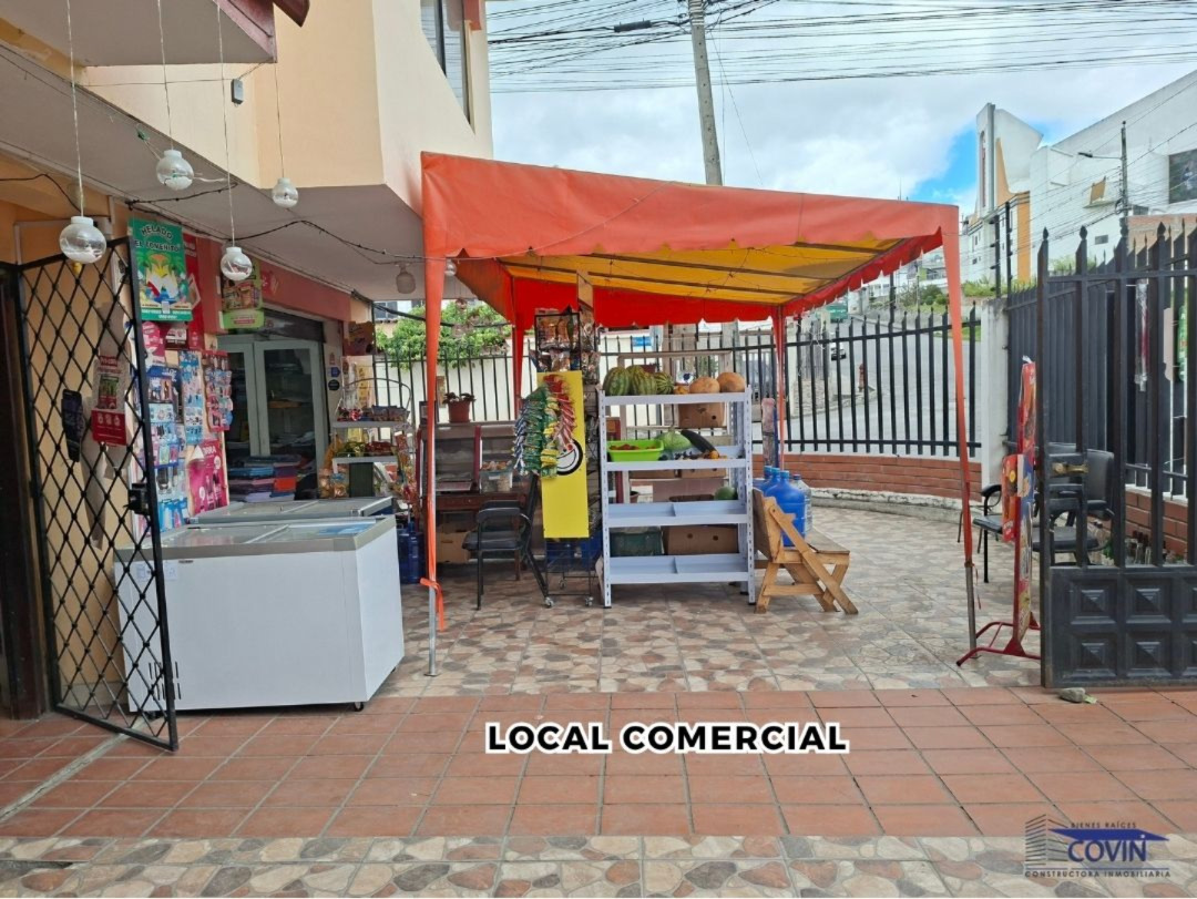 CASA ESQUINERA CON LOCAL COMERCIAL DE VENTA FRENTE A LA AV. DE LOS PALTAS-LOJA