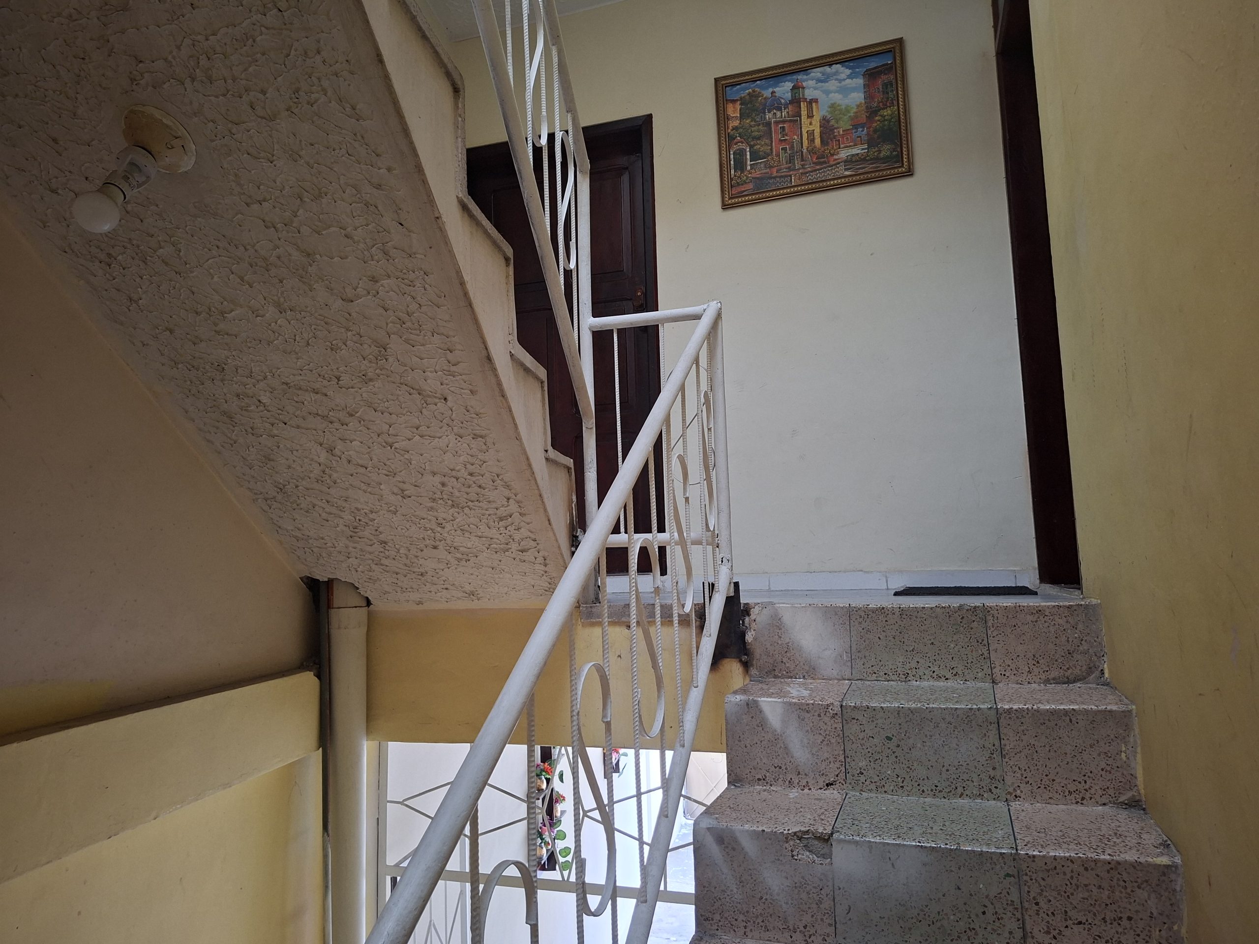 CASA RENTERA DE VENTA A UNA CUADRA DEL SUPERMAXI