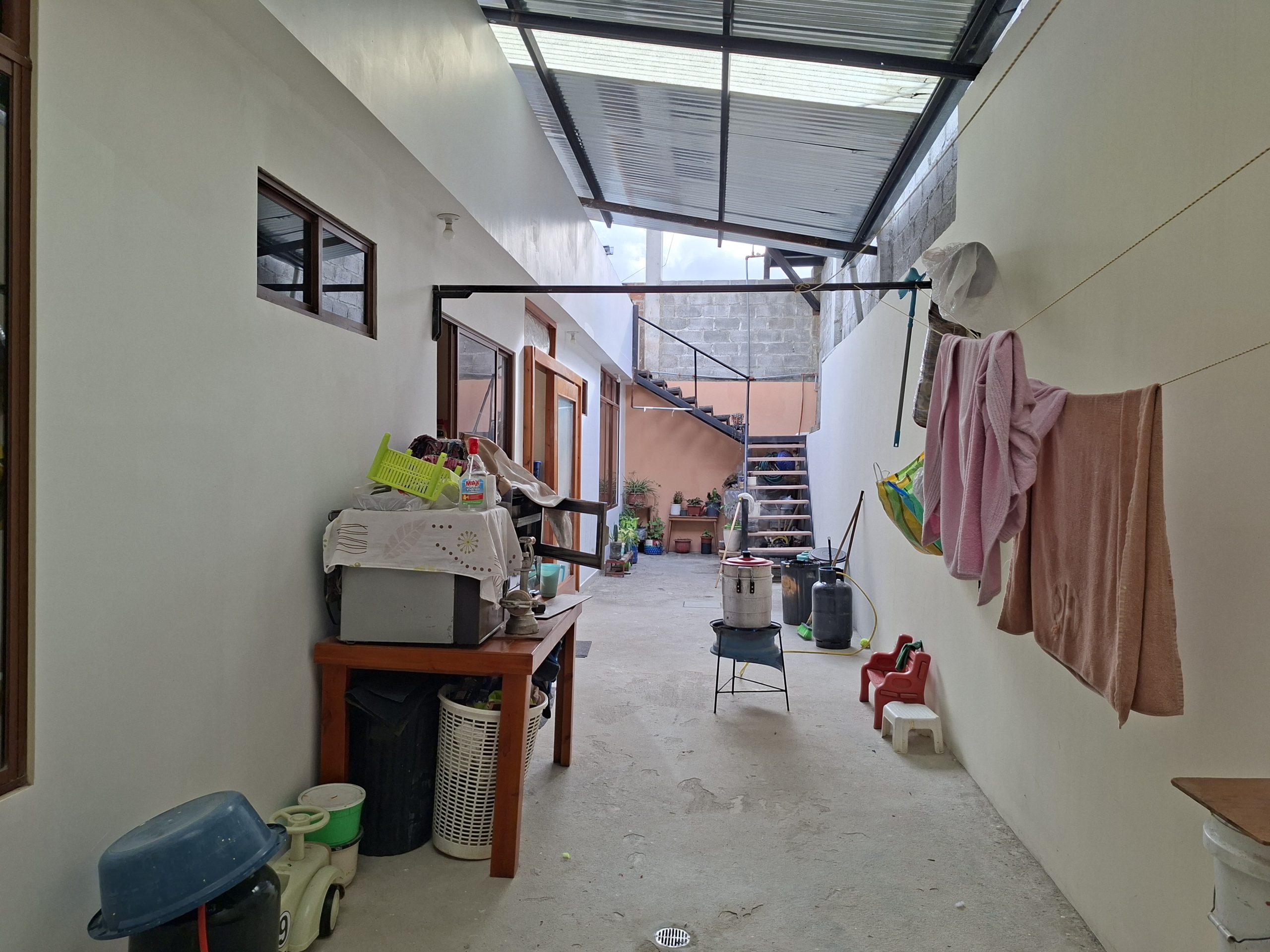 ️ PROPIEDAD CON DOS CONSTRUCCIONES DE VENTA EN LOJA-BORJA – CERCA AL TERMINAL