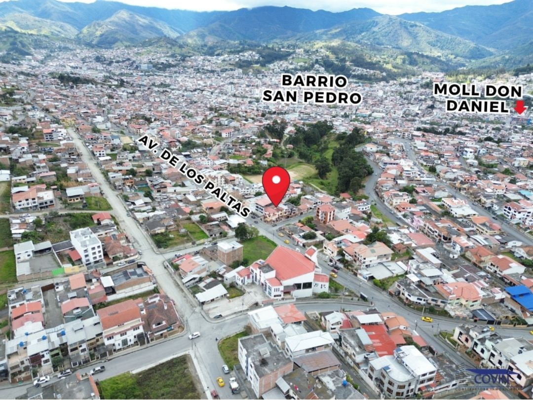 CASA ESQUINERA CON LOCAL COMERCIAL DE VENTA FRENTE A LA AV. DE LOS PALTAS-LOJA