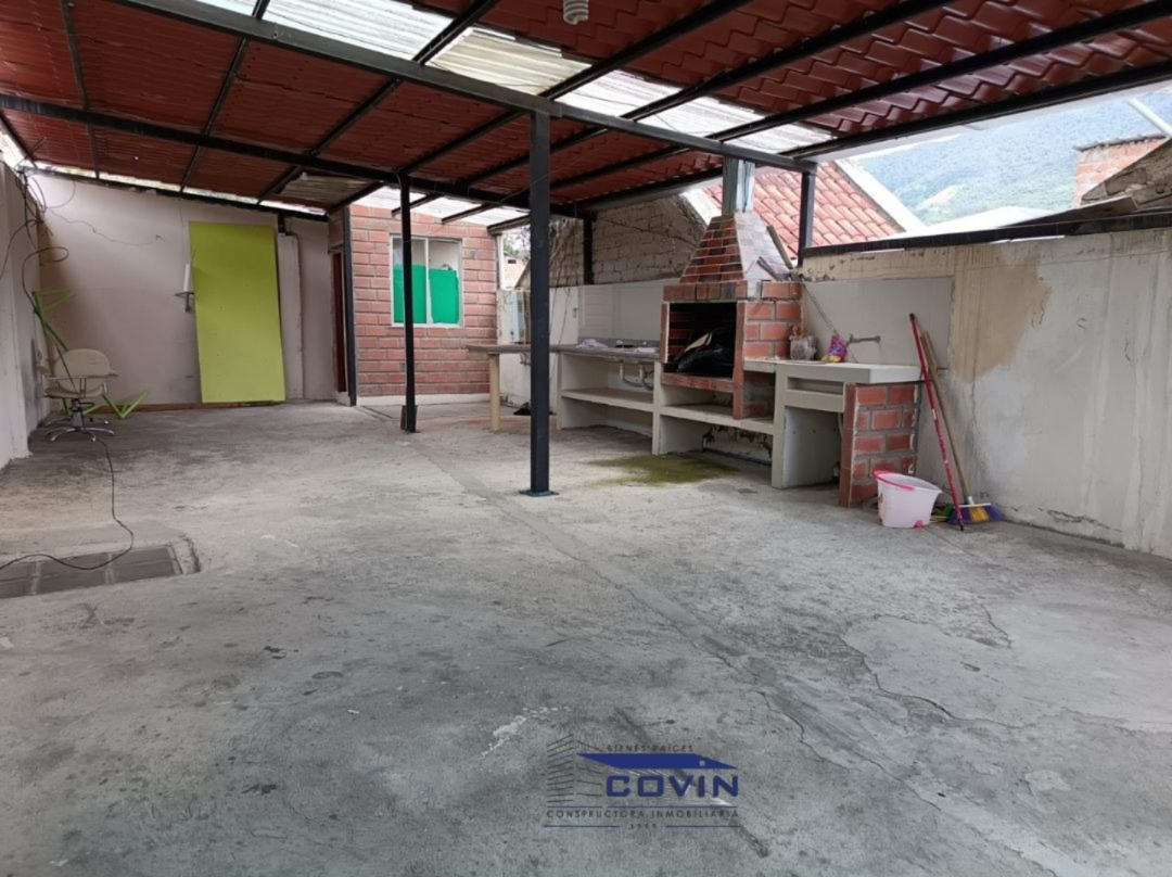 CASA RENTERA DE OPORTUNIDAD EN SAUCES NORTE – LOJA | 2 DEPARTAMENTOS + LOCAL