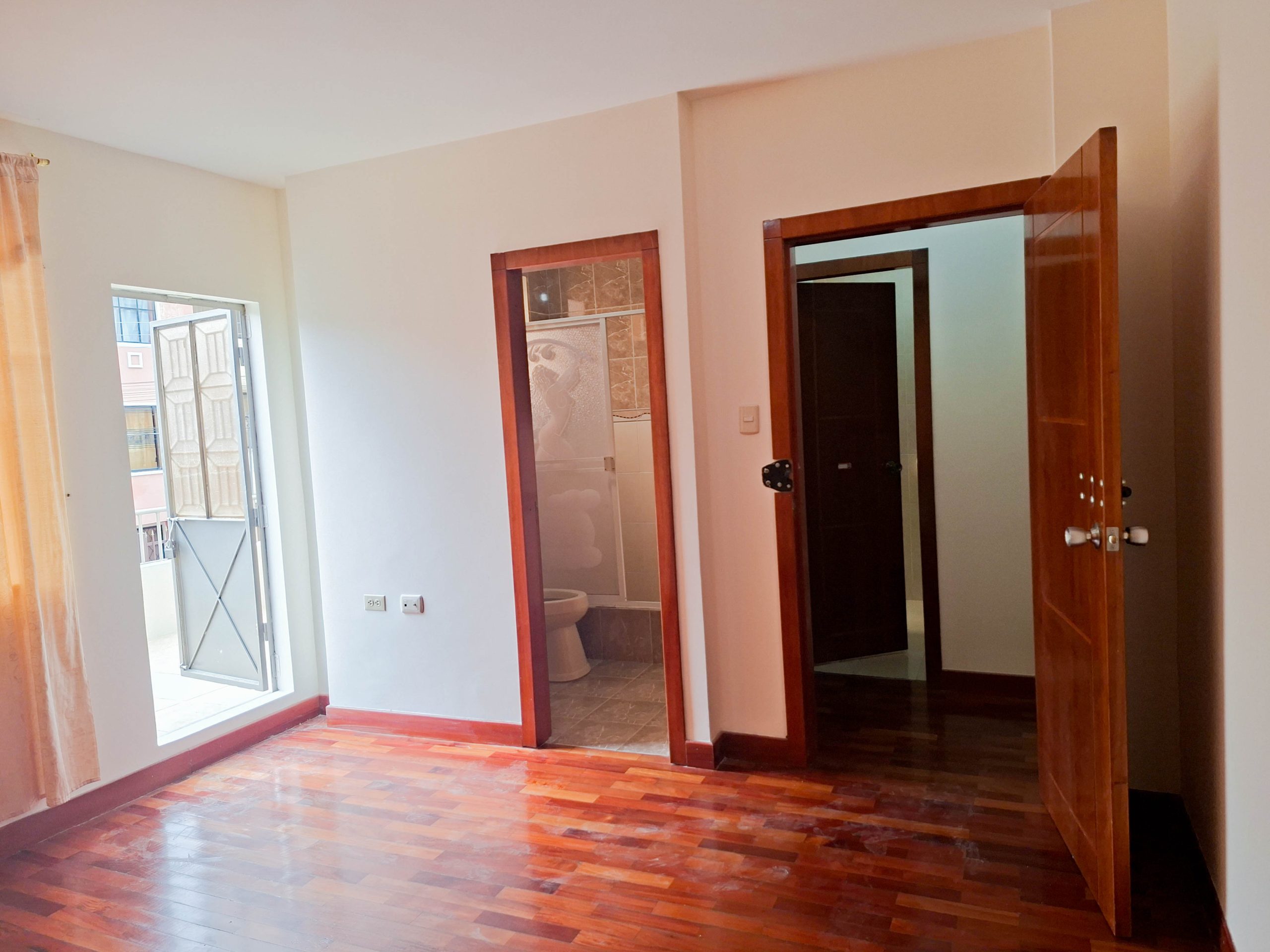 CASA ESQUINERA DE VENTA EN LOJA, CONJUNTO SAN FRANCISCO DE OBRAPÍA