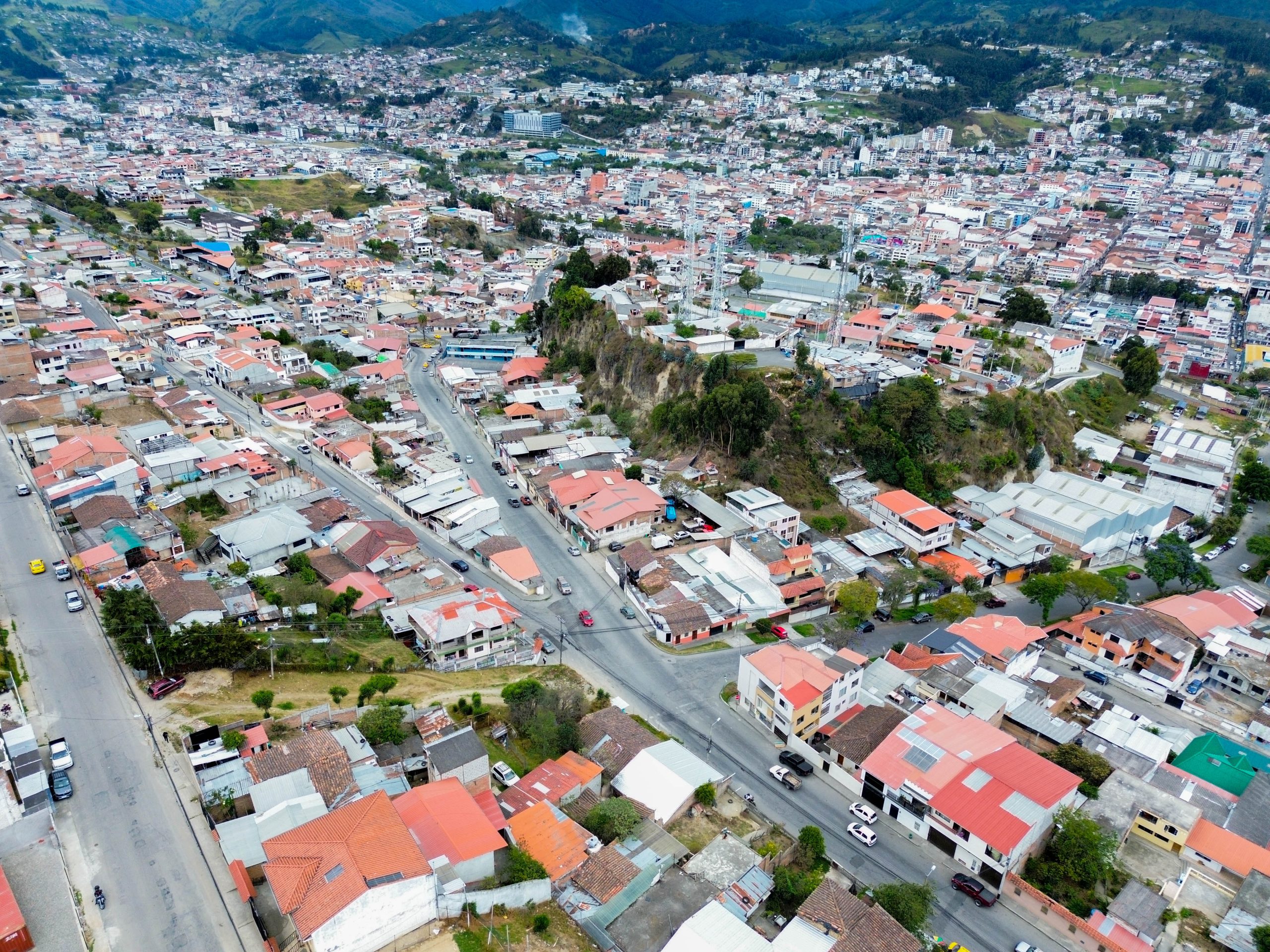 VENDO LOTE ESQUINERO CERCA AL CENTRO – LA MEJOR INVERSIÓN EN LOJA