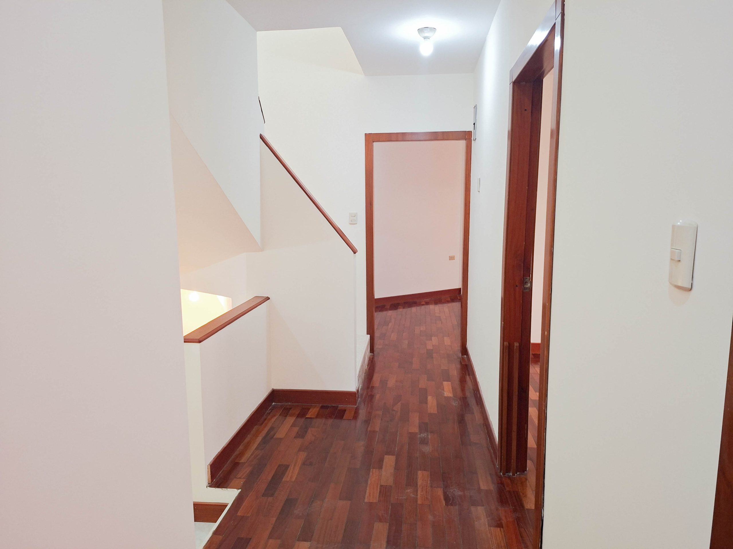 CASA ESQUINERA DE VENTA EN LOJA, CONJUNTO SAN FRANCISCO DE OBRAPÍA