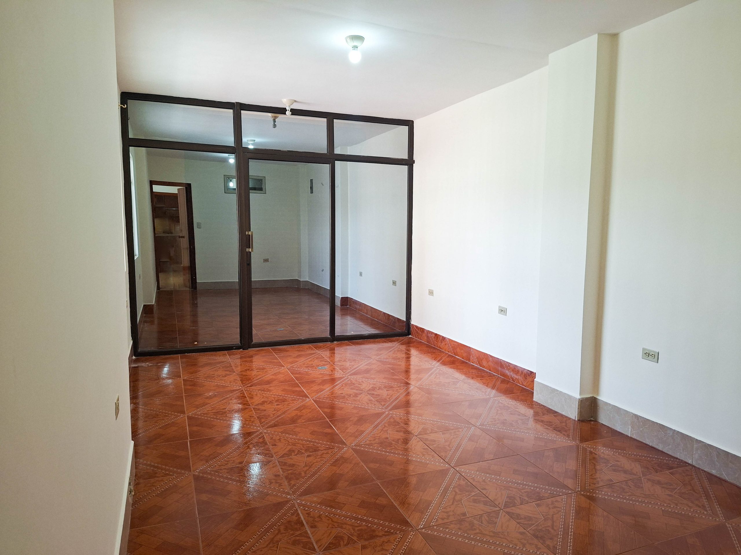 CASA ESQUINERA DE VENTA EN LOJA, CONJUNTO SAN FRANCISCO DE OBRAPÍA