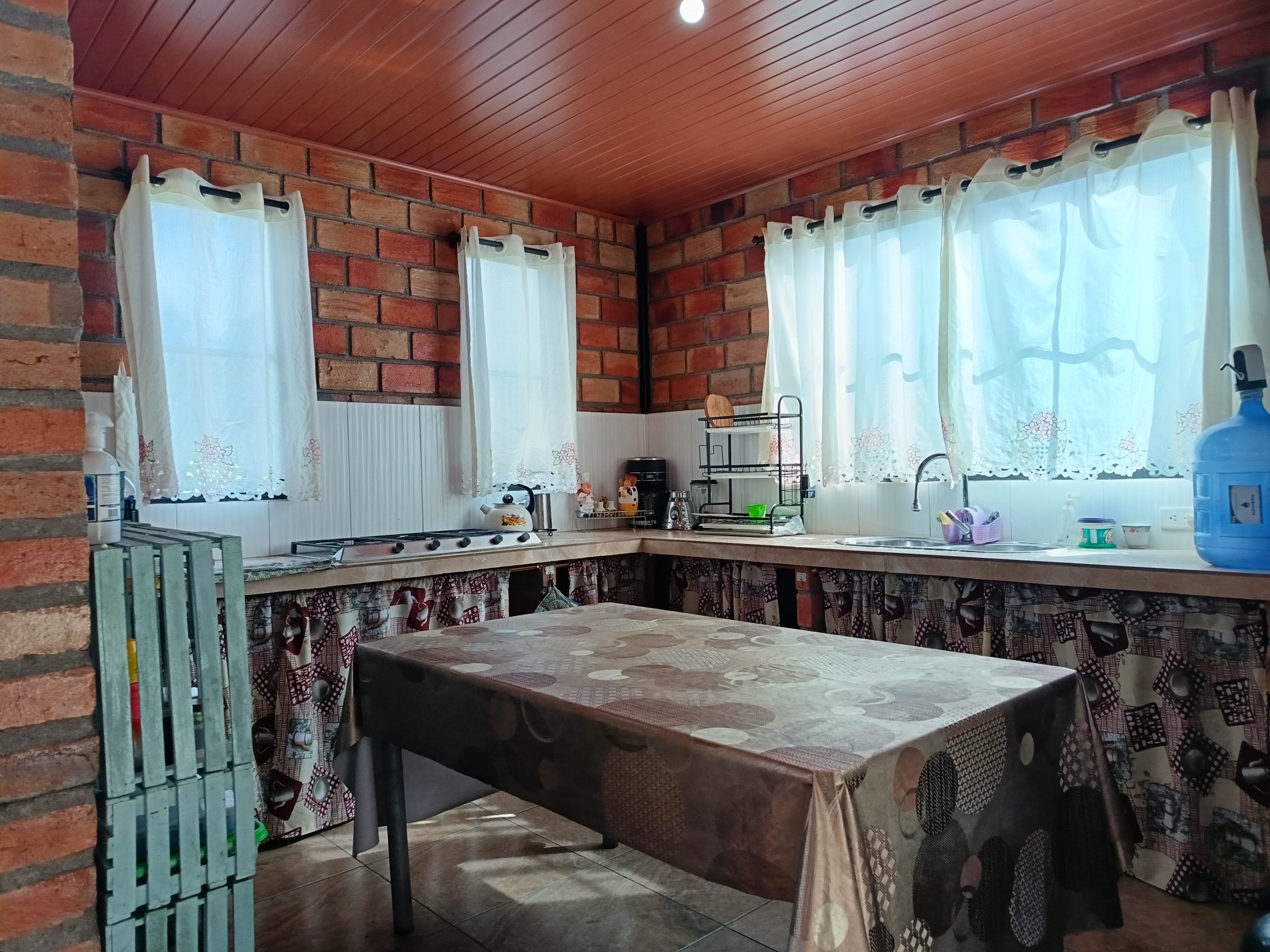 VENDO CASA EN HACIENDA COUNTRY CLUB – MALACATOS – LOJA