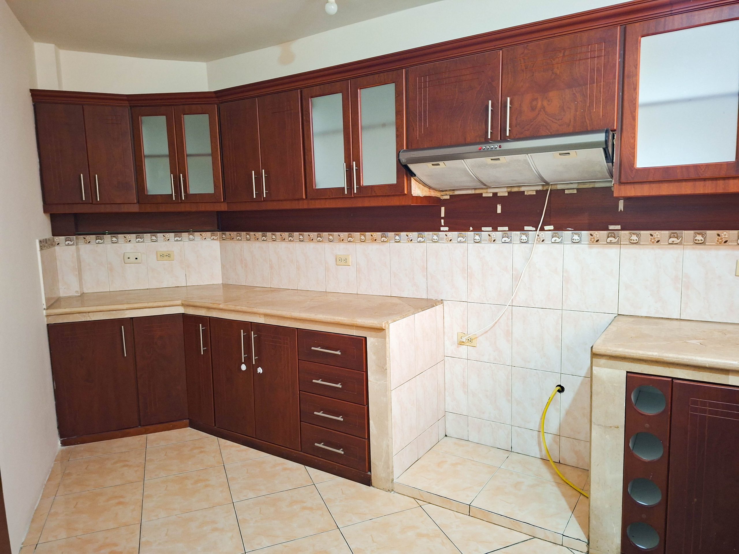 CASA ESQUINERA DE VENTA EN LOJA, CONJUNTO SAN FRANCISCO DE OBRAPÍA