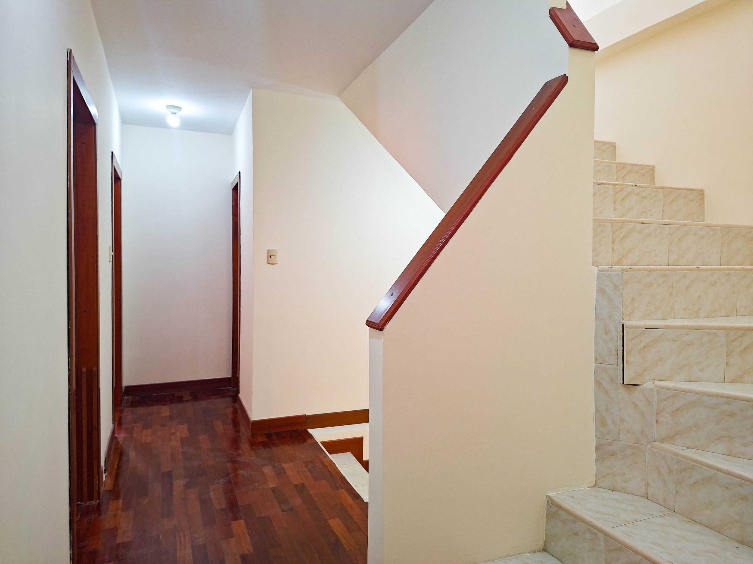 CASA ESQUINERA DE VENTA EN LOJA, CONJUNTO SAN FRANCISCO DE OBRAPÍA