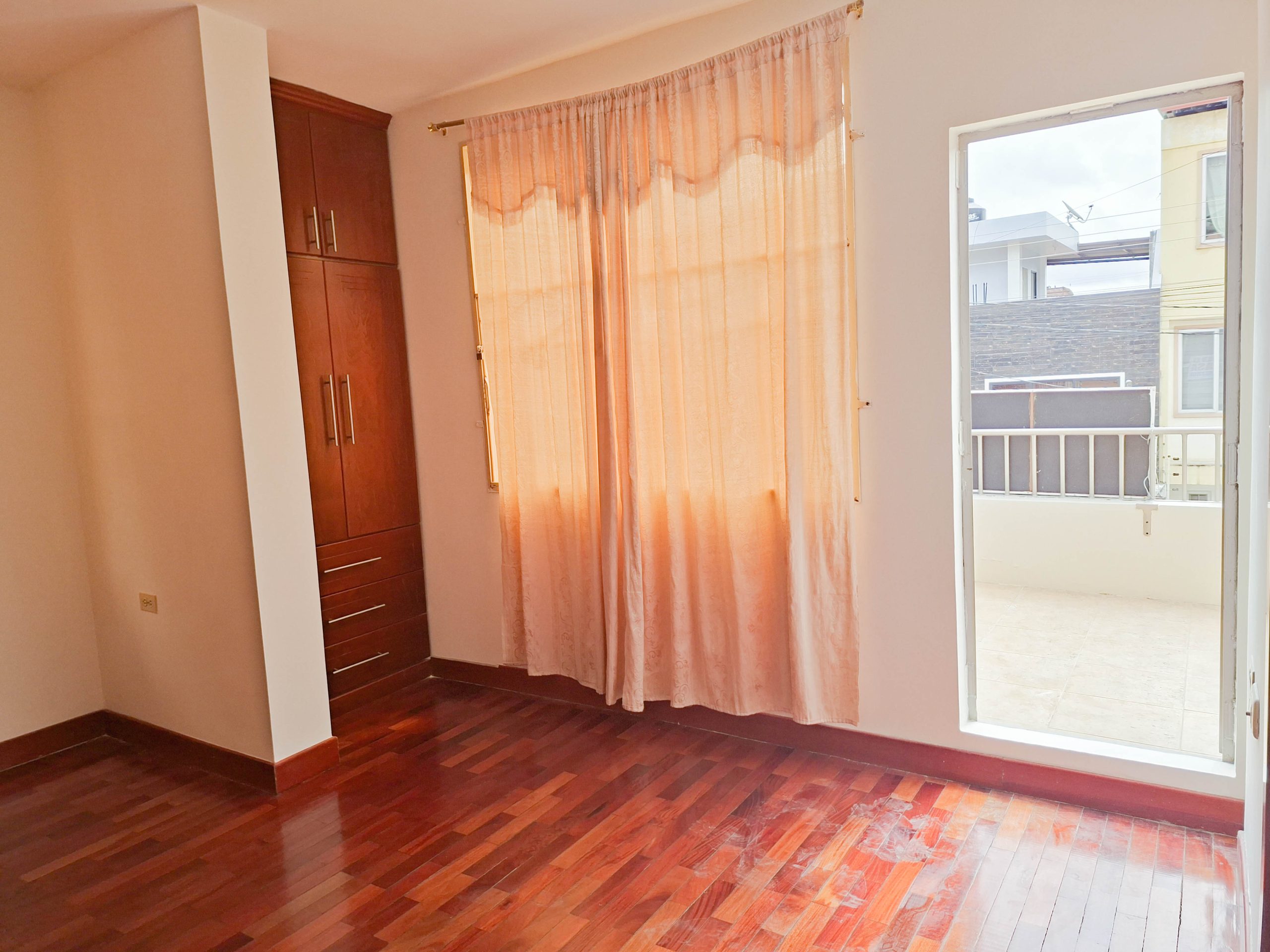 CASA ESQUINERA DE VENTA EN LOJA, CONJUNTO SAN FRANCISCO DE OBRAPÍA